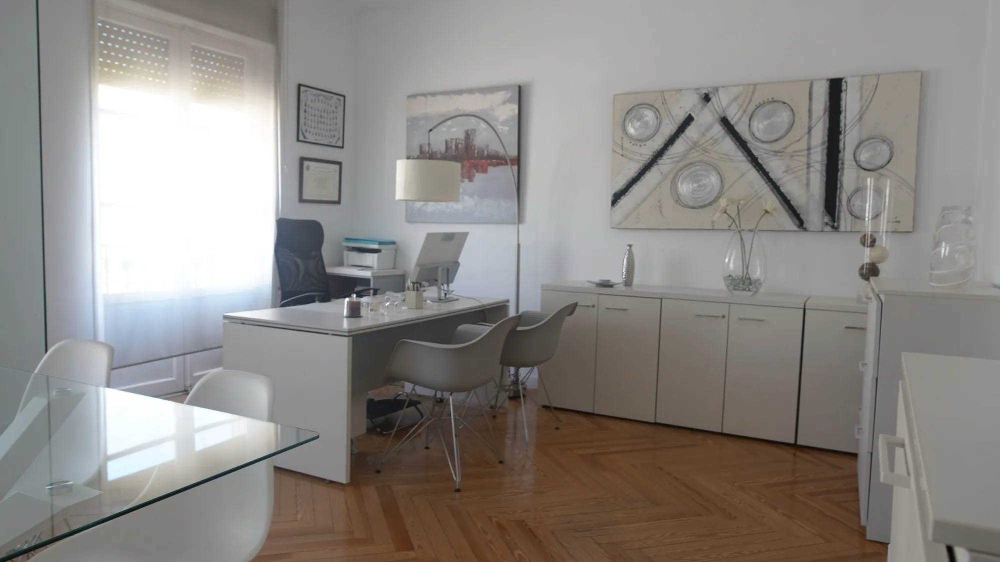 Mesa de trabajo del despacho Gómez Villar Abogados