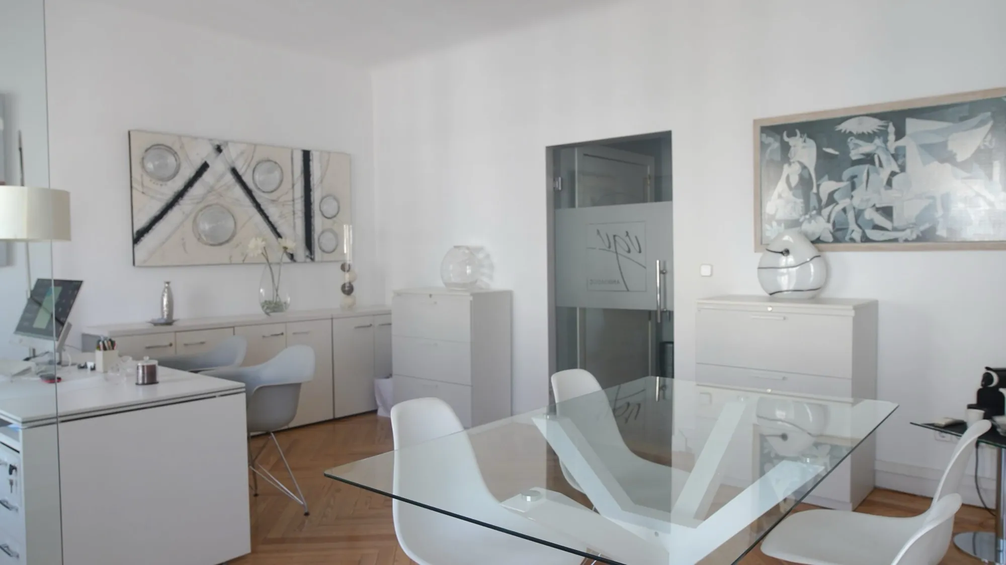 Sala de reuniones del despacho Gómez Villar Abogados en Madrid