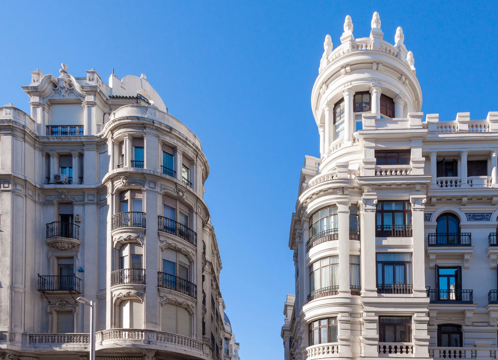 Edificio Metrópolis de Madrid visto desde la calle